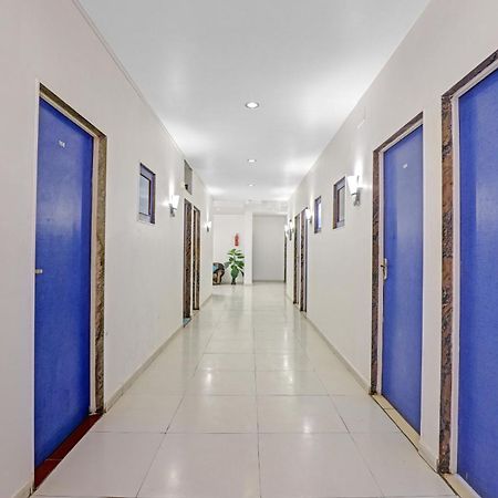 Hotel Velvet Rajkot Extérieur photo