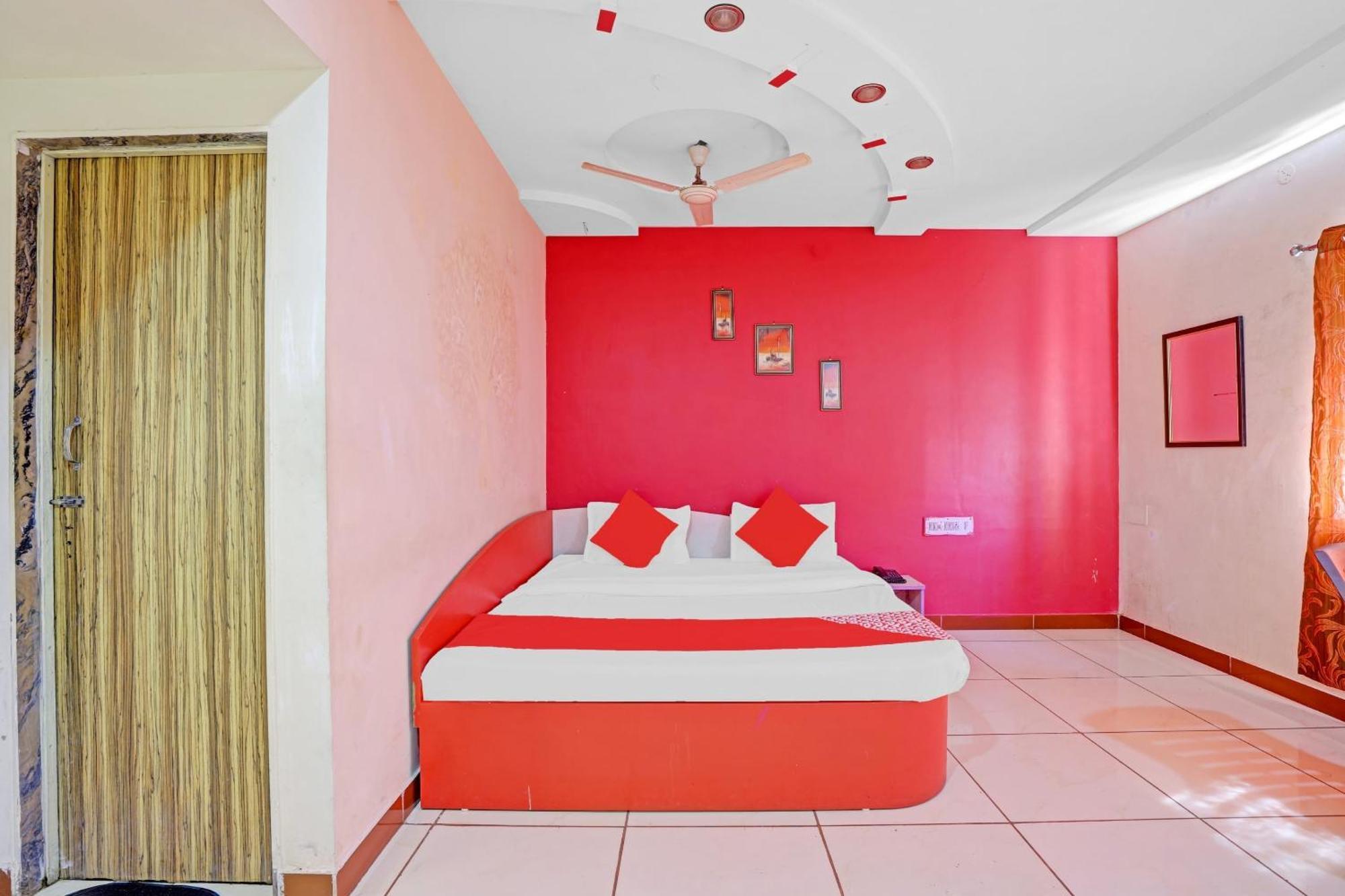 Hotel Velvet Rajkot Extérieur photo