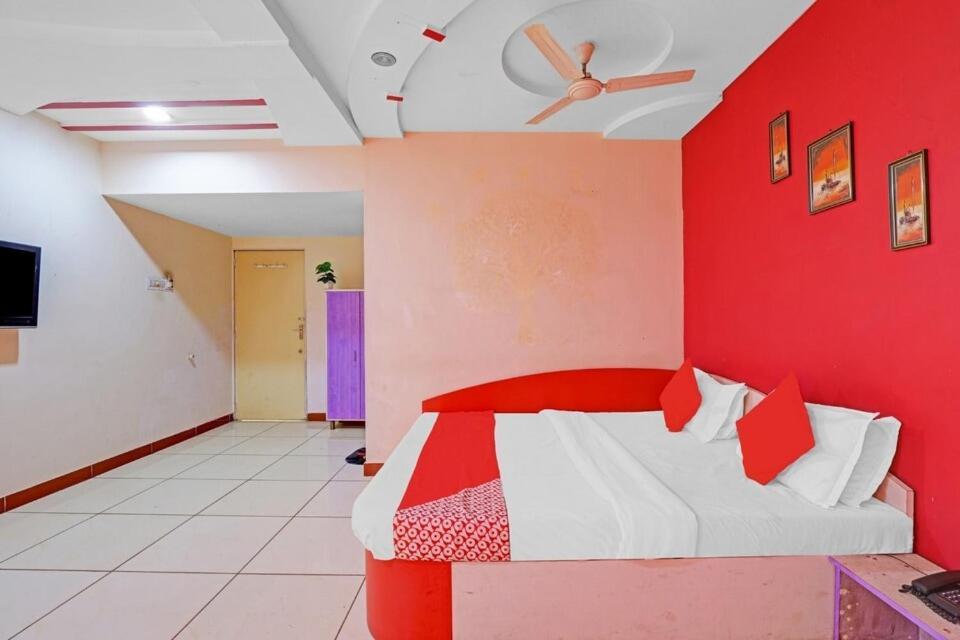 Hotel Velvet Rajkot Extérieur photo