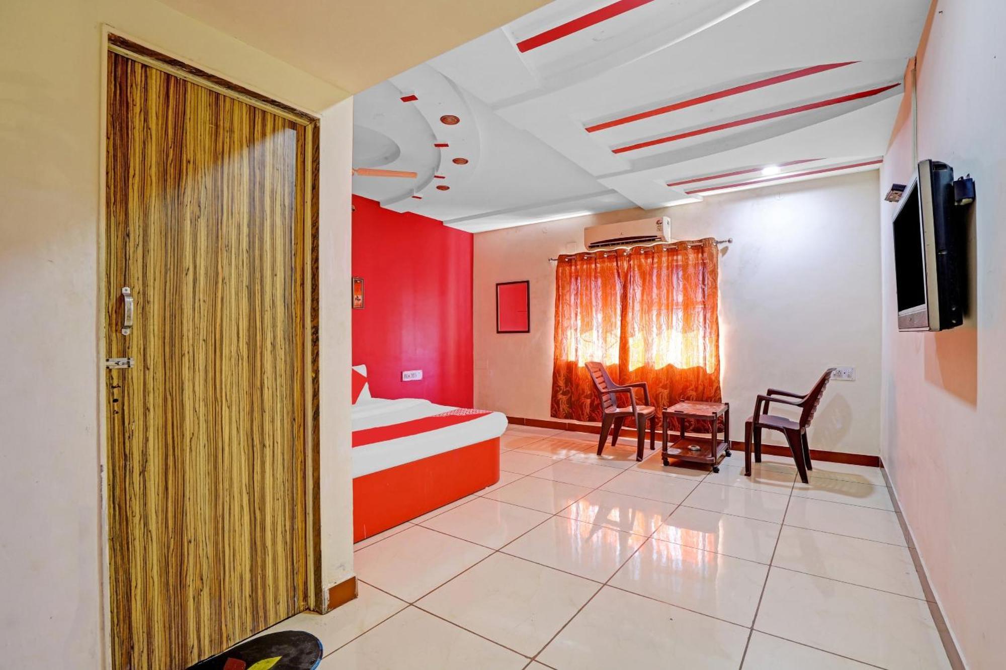 Hotel Velvet Rajkot Extérieur photo