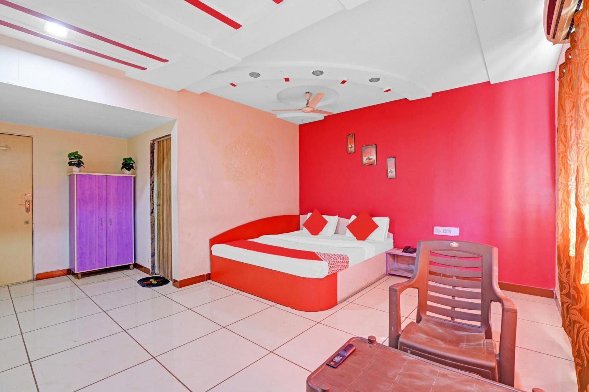 Hotel Velvet Rajkot Extérieur photo