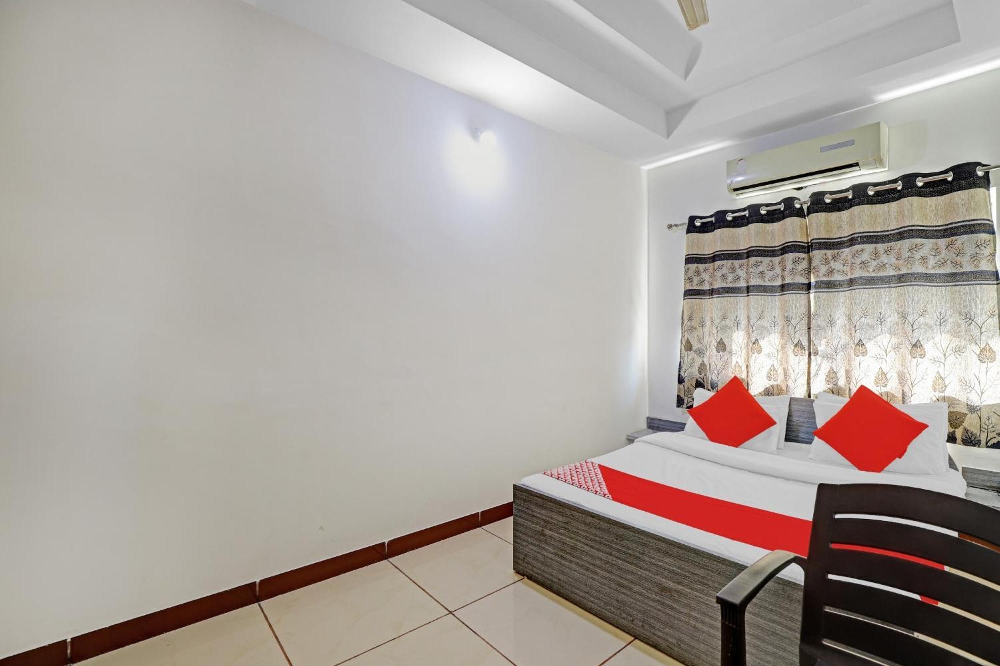 Hotel Velvet Rajkot Extérieur photo